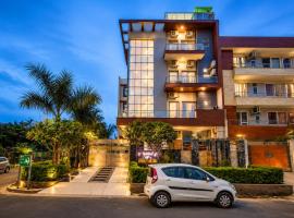 Hotel Vibe Blue Sec 70, Near Kailash Hospital & Sec 61 -52 Metro, hotel en Noida