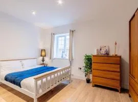 Sleeps 2 - WiFi - Paid Parking - Central Studio