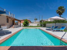 Villa Magnolia Del Mare, hotelli kohteessa Arenella
