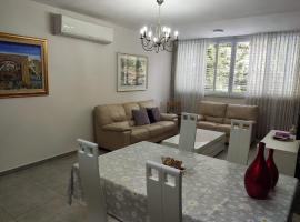 Herzliya Center Apartments, hotel i Herzelia