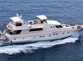 Yacht Laetitia Delta