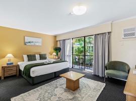 Leafy Studio Retreat near Shops Motorway Access by Custom Bnb Hosting, hotel em Brisbane