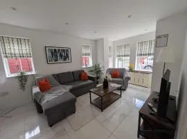 2BR House with Free Parking located in central Manchester