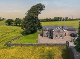Stone House , Boyne Valley Views, hótel í Donore