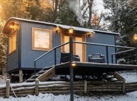 Casa Calvé Tiny House en el Bosque con Deck Privado San Martín de los Andes, hotel San Martín de los Andesben