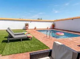 Casa rural con piscina, barbacoa, aire acondicionado, WiFi de alta velocidad, cocina exterior y Parking
