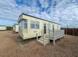 Superb Dog Friendly Caravan With Decking In Hunstanton In Norfolk Ref 13010L
