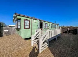 6 Berth Dog Friendly Caravan In Hunstanton, Minutes From The Beach Ref 13013L