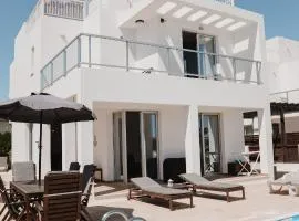 Seaview Villa Coral Bay with pool