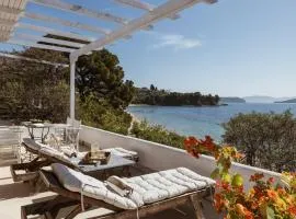 Villa Anthea - Seafront 3-bedroom house