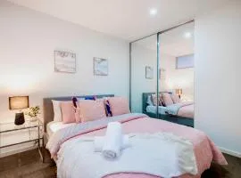 Sleek & Cozy 1BR Apt in Melbourne CBD