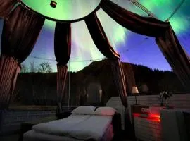 Dome igloo with jacusszy