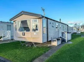 Stunning 6 Berth Caravan At Marine Holiday Park, Rhyl Ref 16191M
