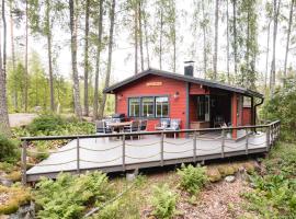 Villa Casanova - Private Seaside Cabin & Sauna Retreat, hotel em Porvoo