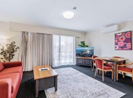 Charming Suite Easy Access 2 CBD by Custom Bnb Hosting: Brisbane şehrinde bir otel