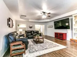 Refreshed Edmond Farmhouse King Suite and Fence