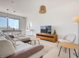 Bright & airy 3 bedroom apartment with balcony LAGI1-1