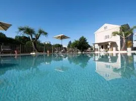 Luxury Villa Breeze with Private Pools