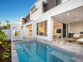 Luxury Townhouse Maroochydore, отель в городе Маручидор