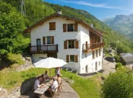 Chalet Broski - Spacious Chalet with Hot Tub, Sauna & BBQ