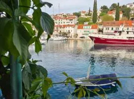 Seafront Heritage Stay, Stomorska Center Apt