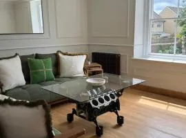 Luxury Witney Apt Cotswold Charm & Stylish Comfort