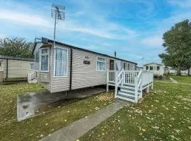 Beautiful Caravan With Decking At Highfield Grange Ref 26740Wr