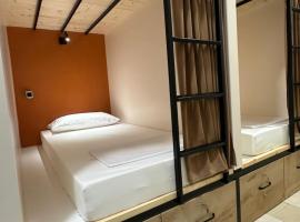 Queen-V Hostel โรงแรมในวญอเรอ