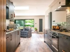 2a Lifford Gardens