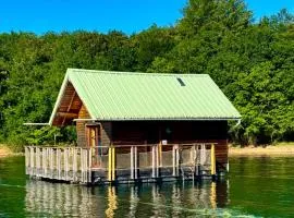 Chalets flottants lac de Saint Étienne Cantalès