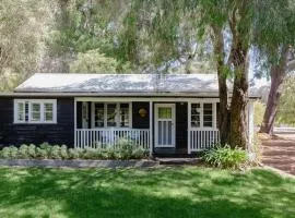 Beautiful nature retreat cottage for 2 guests