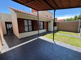 Casa Luminosa Con patio y garaje