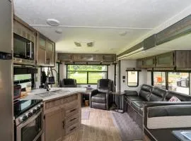 Beautiful 32' RV located in south Chicago suburb