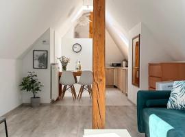 LUNA apartamenty - klimatyczne apartamenty na poddaszu - Góry Sowie - Jezioro, hotel v mestu Bielawa