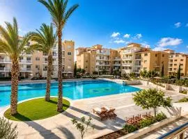 Stunning Sea View Resort Pools Spa Gym Balcony