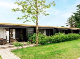 BLÅBJERGGAARD - Hennebysvej 60, hotel i Henne Strand
