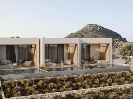 Geomilos Private Suites Milos, ξενοδοχείο στον Τριοβάσαλο