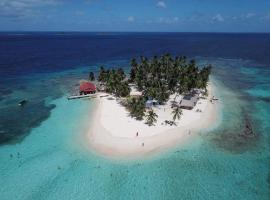 Tubasenika Island Cabins San Blas, hôtel à Mamartupo