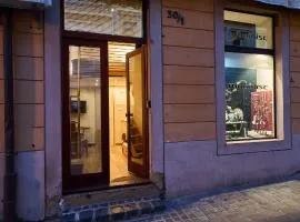 Garzonka Gallery nest