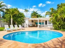 WALK to Beach Luxury 3BR Villa in Hollywood Lakes