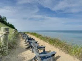 South Haven Family Lake Getaway 4 Mi to Downtown