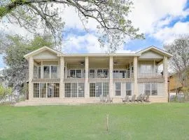 Lakeside, Dog-Friendly Living with Kayaks, Boat Ramp, Pool Table & Ping-Pong
