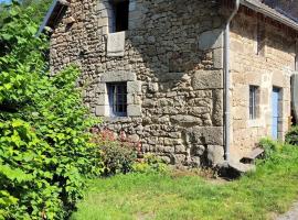 La Petite Ferme d'Autrefois โรงแรมในSaint-Georges-Nigremont
