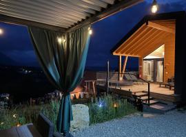 Royal Hill Bran-A-Frame and Bungalows whit Hot Tub and Sauna, hotel u gradu 'Sohodol'