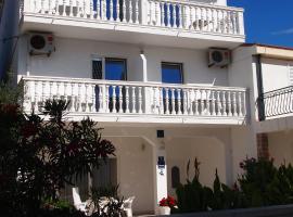 Guesthouse Ana-Maria, guest house in Pirovac
