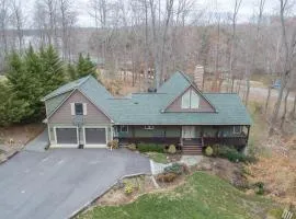 Lakefront home with private hot tub, dock, grill, game room, lake views & kayaks