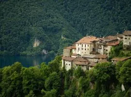 Puria Rustic Lake View Apartment