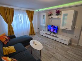 Family friendly apartment with 3 rooms and 2 bathrooms in Corabia, hotel a Corabia