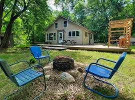Charming Getaway: Rustic Cabin on West Battle Lake