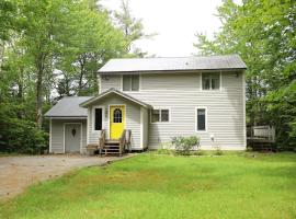 Goose Hollow 19 Estates Pet Friendly Private Waterfront Home – hotel w mieście Campton